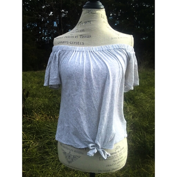 cupcakes & cashmere Tops - 3/$25 Cupcakes and cashmere top